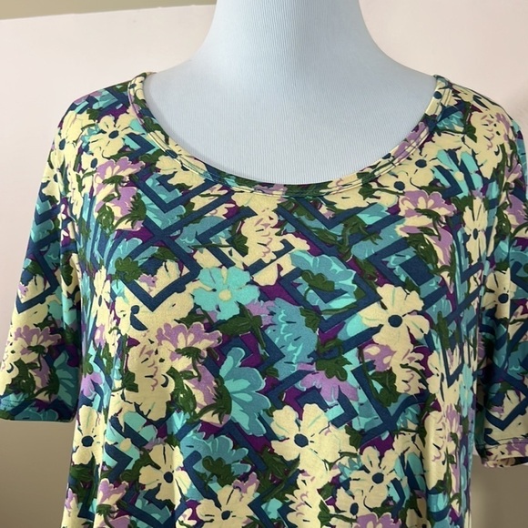 Lularoe Classic T - Picture 2 of 6